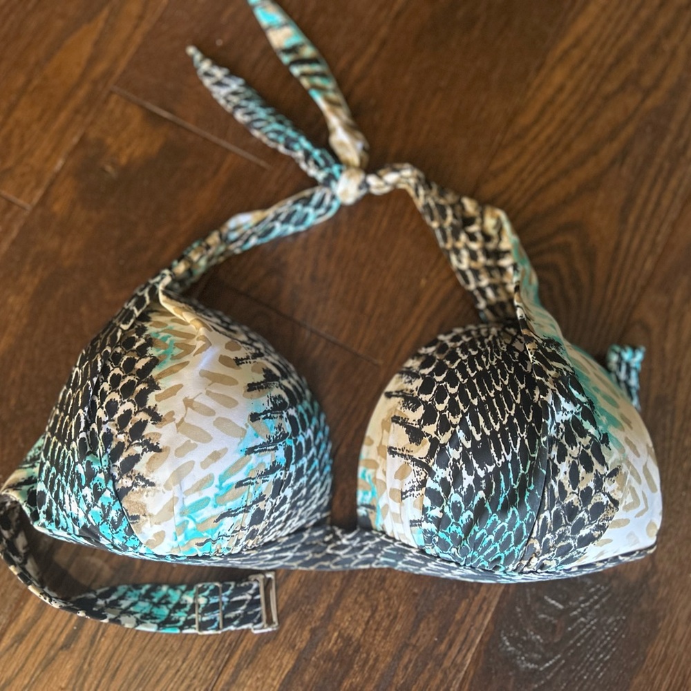 VENUS Teal and Black Patterned Bikini Top